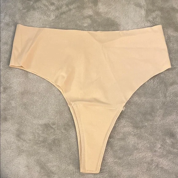 5 Aura Seamless Thongs - Picture 2 of 4